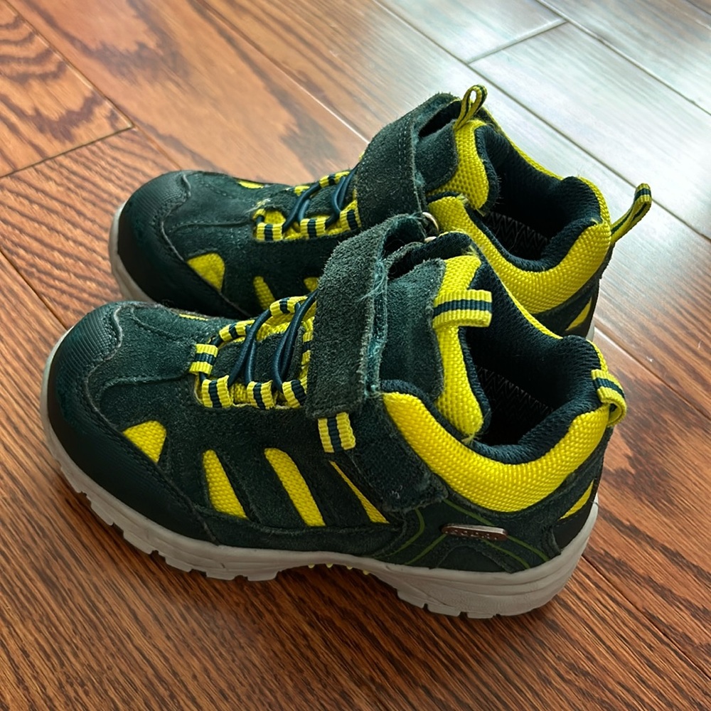 Kids hiking shoes (boots), size 10